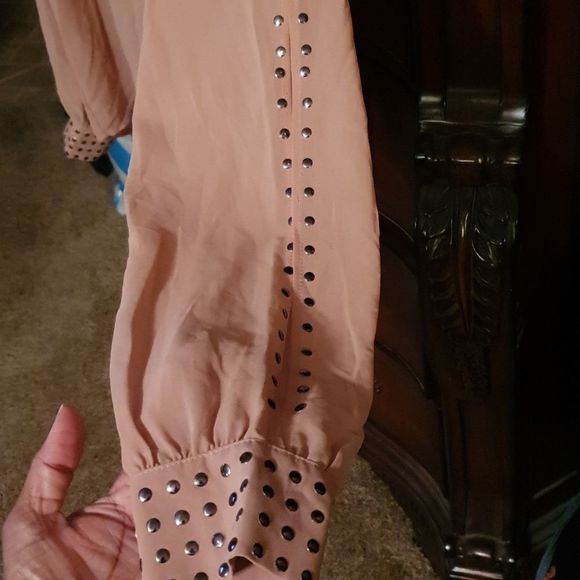 Ladies Blush Nude Studded Split Sleeve Top sz L - Picture 3 of 4